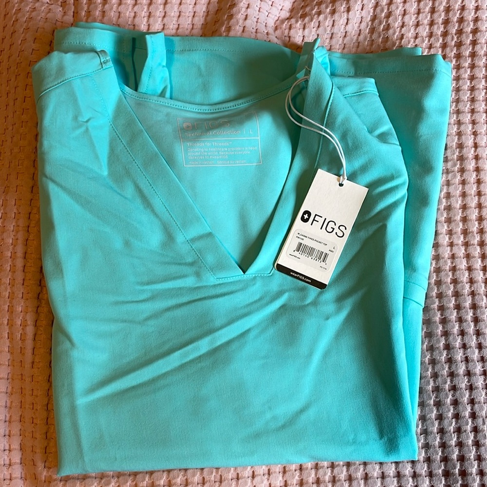 Figs fresh aqua casma three pocket scrub top